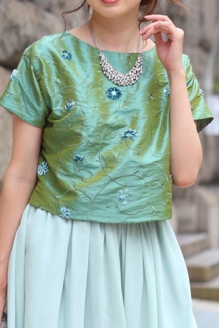 Mylan（マイラン）～【FantaDress】シャイニーグリーン刺繍トップス×フィッシュテールスカートセットアップ～ コーデ3点セット
