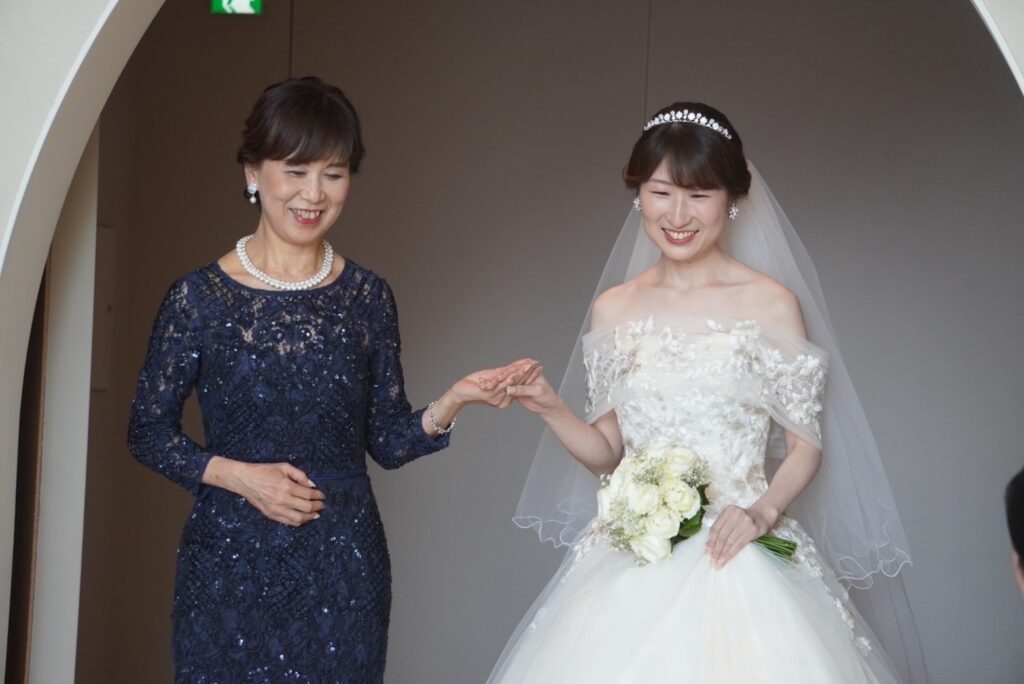 マザードレス｜RMD-018：Kate Reese（ケイト・リース）【インポート】ネイビービジューレースシンプルDress｜レンタルご着用シーン｜長いドレス探しの旅…忘れられずにいた”一番最初のマザードレス”