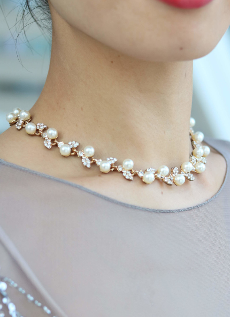 RMD-032 ジュリア・ターナー グレージュビジュー×シフォンフェミニンDress ネックレス