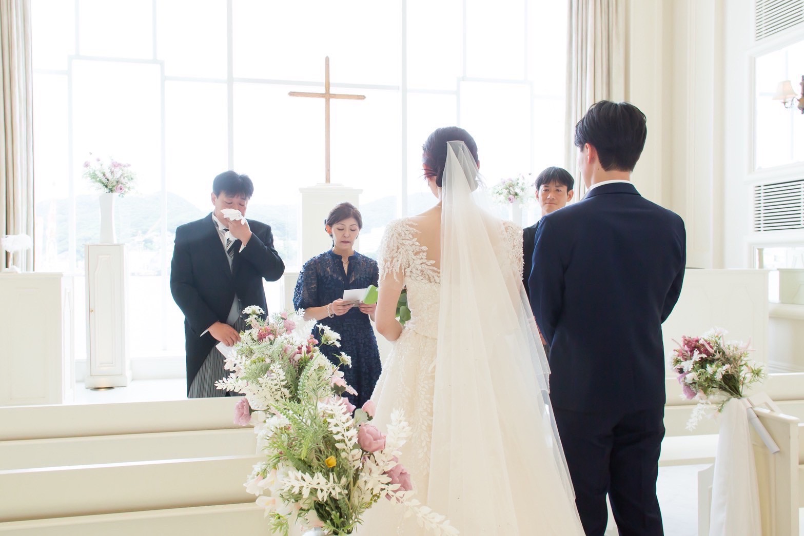 白亜の邸宅Weddingに映える、圧倒的な存在感 | [新郎新婦の母親ドレス
