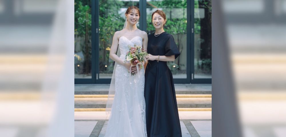 マザードレス|LCD-010:BERNADETTE(バーナデット)~ミニマムModeタフタフレアブラックDress~|レンタルご着用シーン|こだわりのコーデで迎えたハレの日は、大満足の幸せな1日