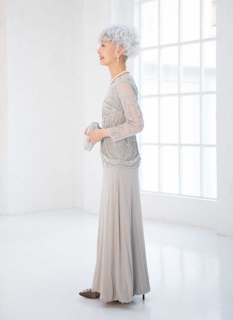 気品ある母親のドレススタイル