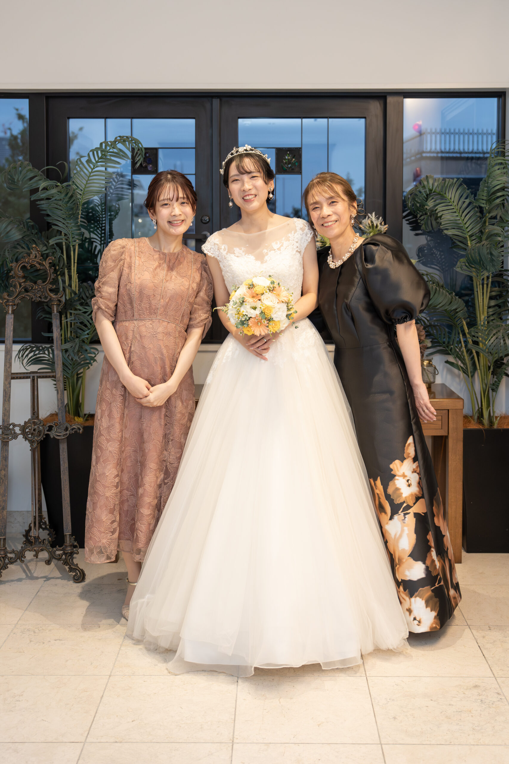 母親として参列する結婚式のフォーマルドレス